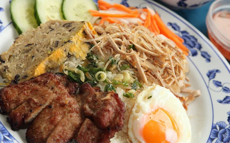Cơm Tấm dans le District 4 : la carte du déjeuner des Saïgonnais