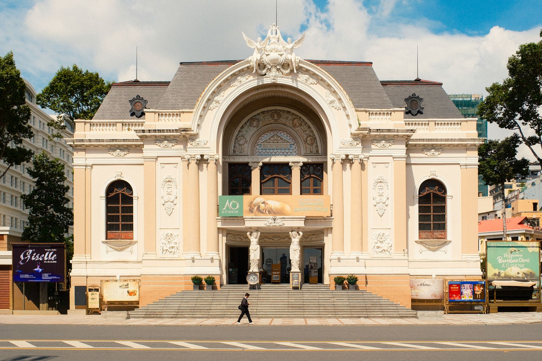 Saigon Opera House: history, shows, tickets and how to visit
